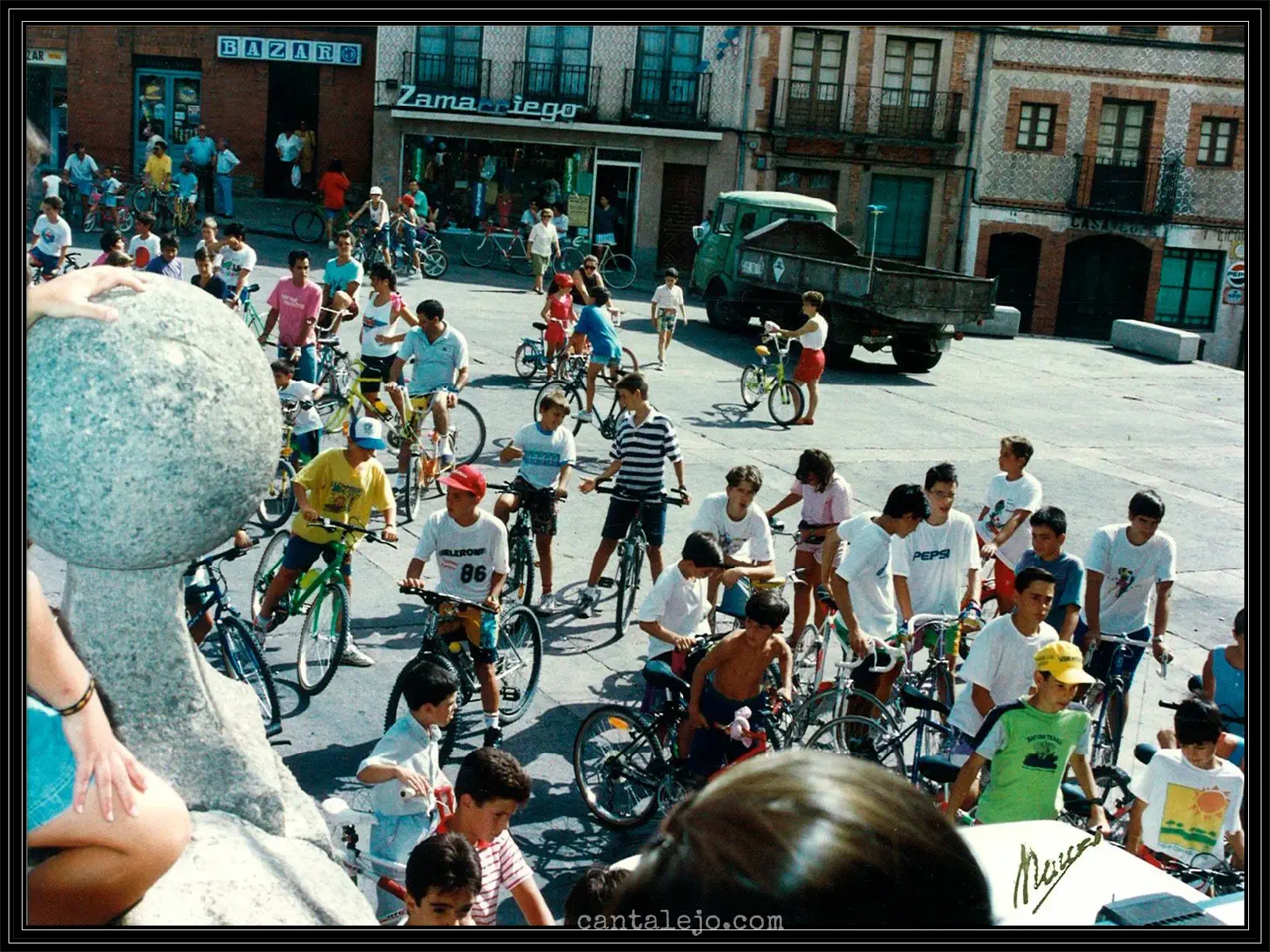 Juegos En La Plaza Bicis